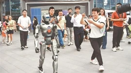 Cửa hàng robot 6S đầu tiên trên thế giới khai trương tại Thâm Quyến, Trung Quốc