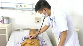 Suy gan, suy thận cấp từ vết thương nhỏ
