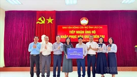 Ủy ban MTTQ Việt Nam tỉnh Lào Cai tiếp nhận ủng hộ 300 triệu đồng khắc phục hậu quả bão lũ