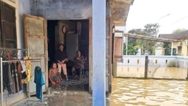 Huế còn trên 15.000 ngôi nhà bị ngập, người dân gặp nhiều khó khăn