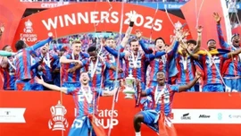 Crystal Palace mất suất Europa League vì không đọc mail từ UEFA