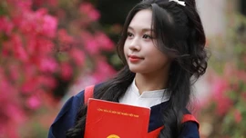 Gặp gỡ thủ khoa khối D04 toàn quốc của Lào Cai