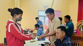 Lào Cai hoàn thành trao quà Tết Độc Lập cho khoảng 80% người dân 