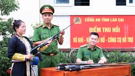 Công an xã A Mú Sung thu hồi 114 vũ khí, vật liệu nổ