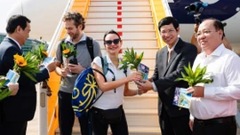 Giây phút lịch sử của du lịch Việt Nam - đón khách quốc tế thứ 20 triệu