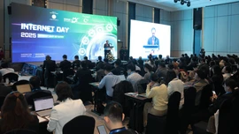 Trung bình người Việt dành khoảng 7 tiếng mỗi ngày trên mạng