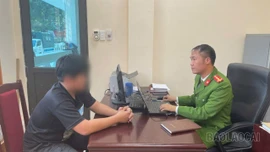 Công an xã Bảo Nhai kịp thời phát hiện học sinh có dấu hiệu tự chế pháo nổ