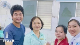 Thành công hiếm gặp trong việc trì hoãn sinh bé thứ 2 trong song thai