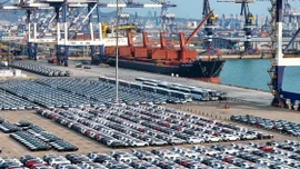 Trung Quốc đạt mục tiêu tăng trưởng hằng năm 5% nhờ xuất khẩu tăng mạnh