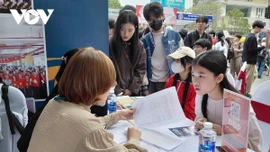 Chứng chỉ ngoại ngữ: Đã dùng miễn thi tốt nghiệp THPT, có được quy đổi khi xét ĐH?