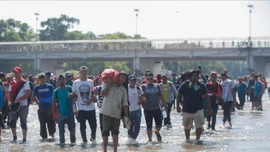 Mỹ tạm dừng toàn bộ hồ sơ xin nhập cư của công dân 19 quốc gia