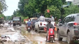 Nghệ An thông tuyến Quốc lộ 7 sau nhiều ngày chia cắt