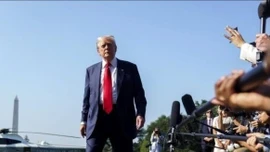 Tổng thống Mỹ Donald Trump tới Anh để đàm phán thương mại với EU