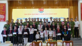 Trường Đại học Cảnh sát nhân dân tổ chức Chương trình “Ấm áp nghĩa tình - Vùng cao yêu thương” tại tỉnh Lào Cai