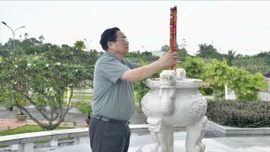 Thủ tướng Phạm Minh Chính tri ân các Anh hùng liệt sĩ, thăm các gia đình chính sách ở An Giang