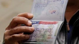 Mỹ tăng phí visa thêm 250 USD, ngành du lịch toàn cầu phản đối dữ dội