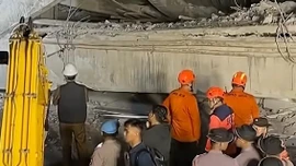 Sập trường nội trú ở Indonesia, ít nhất 1 học sinh tử vong, 38 người mắc kẹt