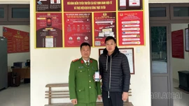 Công an xã Bản Lầu kịp thời giúp người dân nhận lại 100 triệu đồng chuyển nhầm