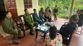 Công an xã Yên Bình vận động thu hồi 212 vũ khí, vật liệu nổ