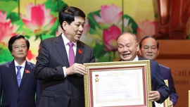 Anh hùng Lao động tuổi 90 ở Lào Cai: Sức khỏe còn tốt thì không việc gì tôi phải nghỉ làm