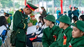 Không gọi nhập ngũ công dân cận thị hơn 1,5 diop, viễn thị