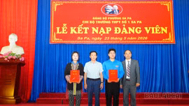 Chi bộ Trường THPT số 1 Sa Pa kết nạp 02 đảng viên là học sinh