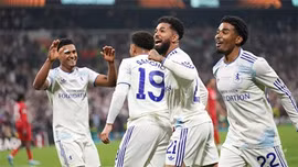 Aston Villa vô địch Europa League ảnh hưởng ra sao đến suất dự Champions League của Ngoại hạng Anh?