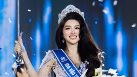 Phan Phương Oanh đăng quang Hoa hậu Thế giới Việt Nam 2025