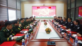 Hội đàm và giao lưu chính trị giữa các Đồn Biên phòng tỉnh Lào Cai và Trạm kiểm tra Biên phòng xuất nhập cảnh Hà Khẩu (tỉnh Vân Nam, Trung Quốc)