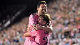 Messi bất ngờ được vinh danh đặc biệt