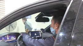 "Đạp hết ga" khi đăng kiểm ô tô gây tranh cãi: Thực chất đó là quy trình gì?