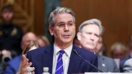 Mỹ cân nhắc dỡ bỏ trừng phạt đối với dầu Iran trên tàu ngoài khơi