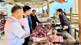 Si Ma Cai tăng cường tuyên truyền tại chợ Cán Cấu