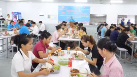 “Bữa cơm Công đoàn” gắn kết người lao động tại Công ty TNHH Quốc tế Vina KNF