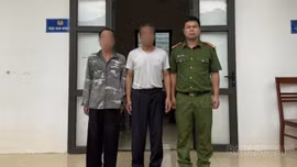 Công an xã Trạm Tấu đưa 02 trường hợp đi cai nghiện bắt buộc
