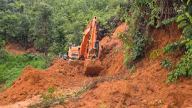 Chung tay thông đường sau lũ