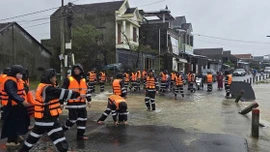 Thiệt hại kinh tế do mưa lũ ở Nam Trung Bộ tăng lên hơn 13.000 tỉ đồng