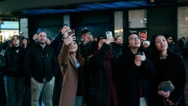 Tự hào hình ảnh Việt Nam tỏa sáng giữa giao lộ sầm uất nhất thế giới