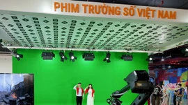 Phim trường số đưa khán giả vào bối cảnh “Đào, phở và piano” tại Triển lãm A80
