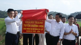 Xã Trấn Yên phát động phong trào xây dựng tuyến đường kiểu mẫu và khánh thành tuyến đường hoa