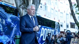 Học trò cưng của Mourinho đột ngột qua đời trên sân bóng