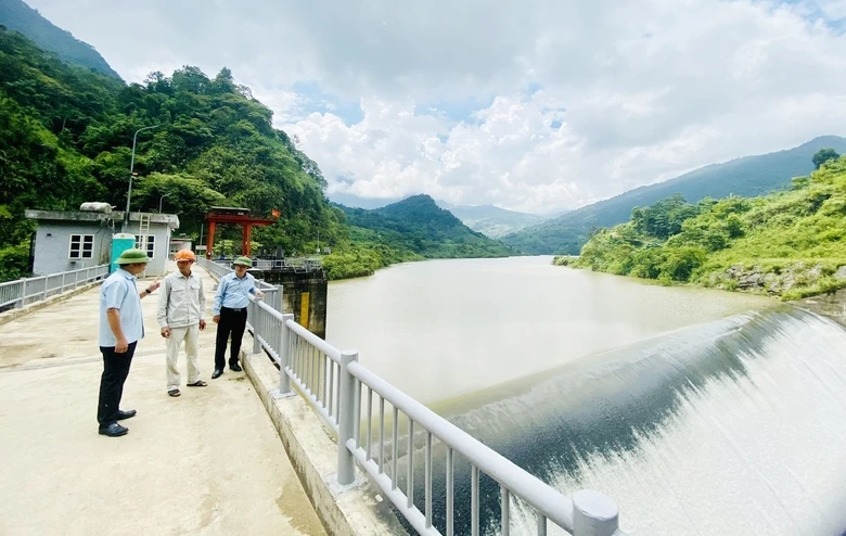 kiểm tra đập, hồ chứa và việc vận hành của các nhà máy trên địa bàn huyện Bát Xát..jpg
