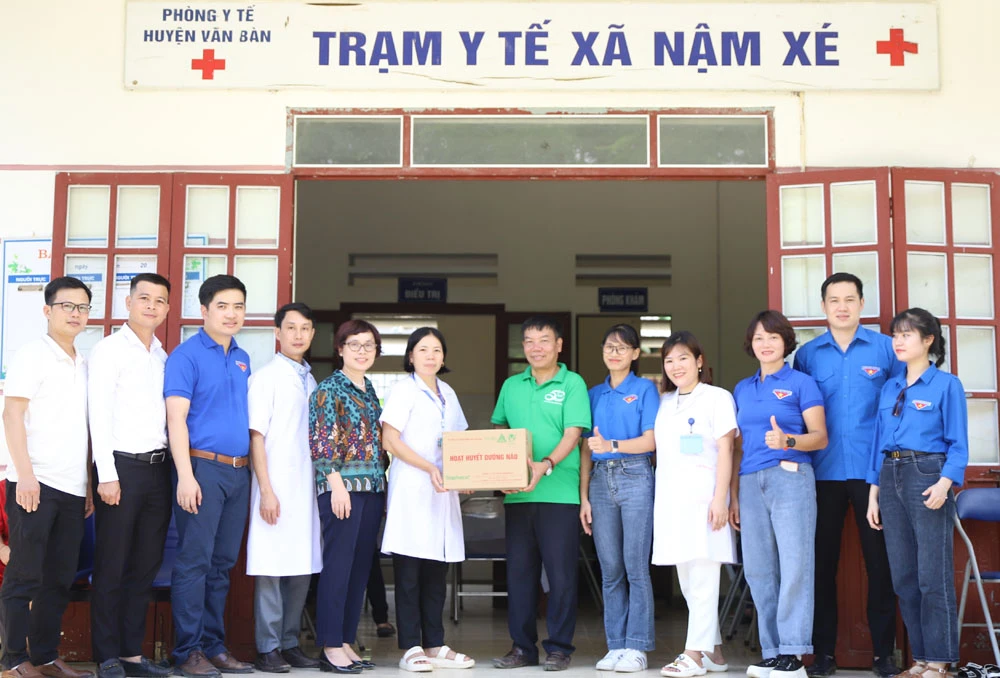 anh 3.3 tin nạm xe.JPG