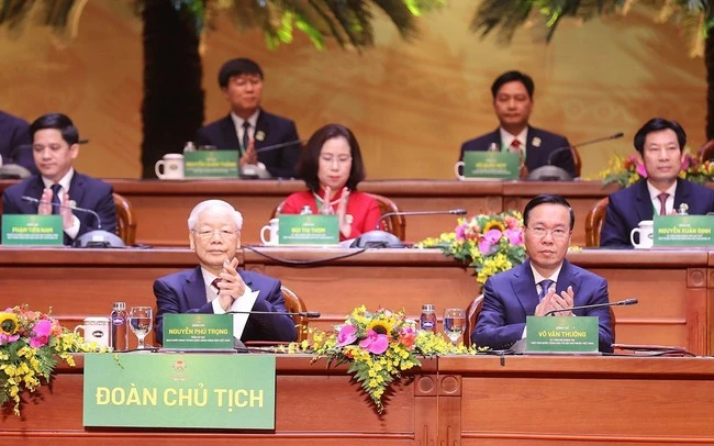 Tổng Bí thư Nguyễn Phú Trọng và Chủ tịch nước Võ Văn Thưởng tham gia Đoàn Chủ tịch đại hội.