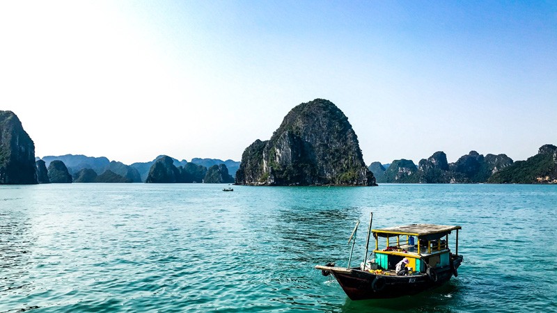 Vịnh Hạ Long đứng đầu trong danh sách của Wanderlust. Vịnh Hạ Long đứng đầu trong danh sách của Wanderlust.