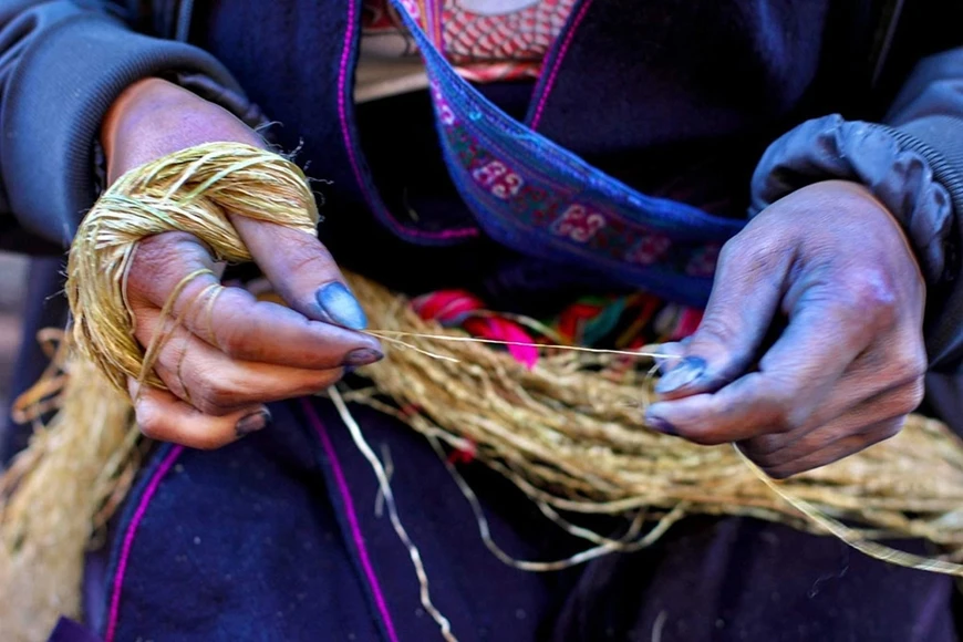 Sợi bé phải nối với sợi to hơn; sợi nào to thì lại tước bớt đi cho vừa vặn, ngọn phải nối với ngọn, gốc phải nối với gốc.