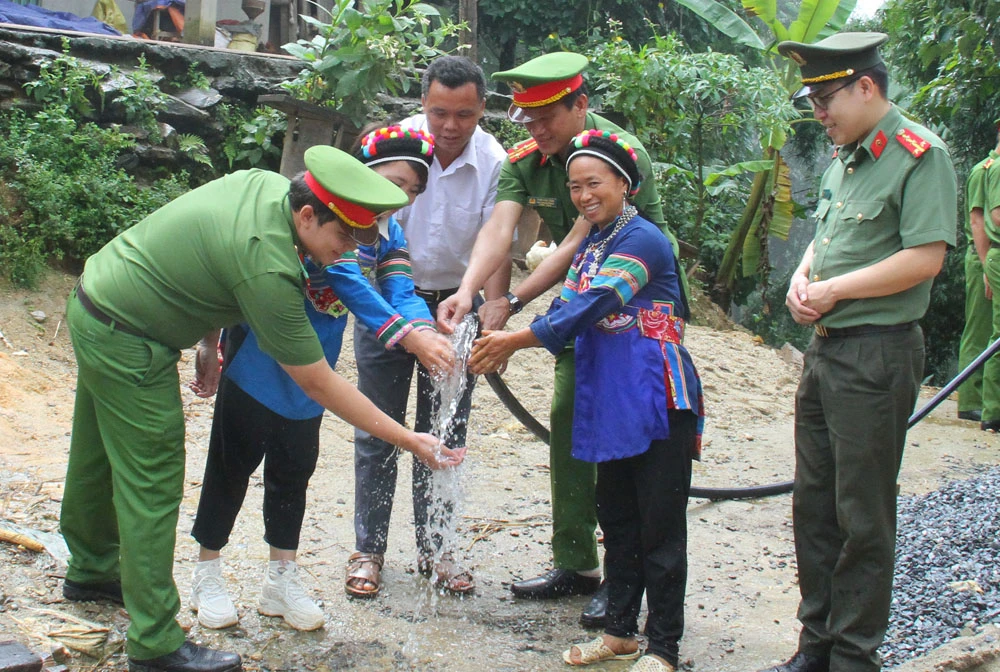 Nguồn nước sạch được Đoàn thanh niên Công an tỉnh đưa vào sử dụng.JPG