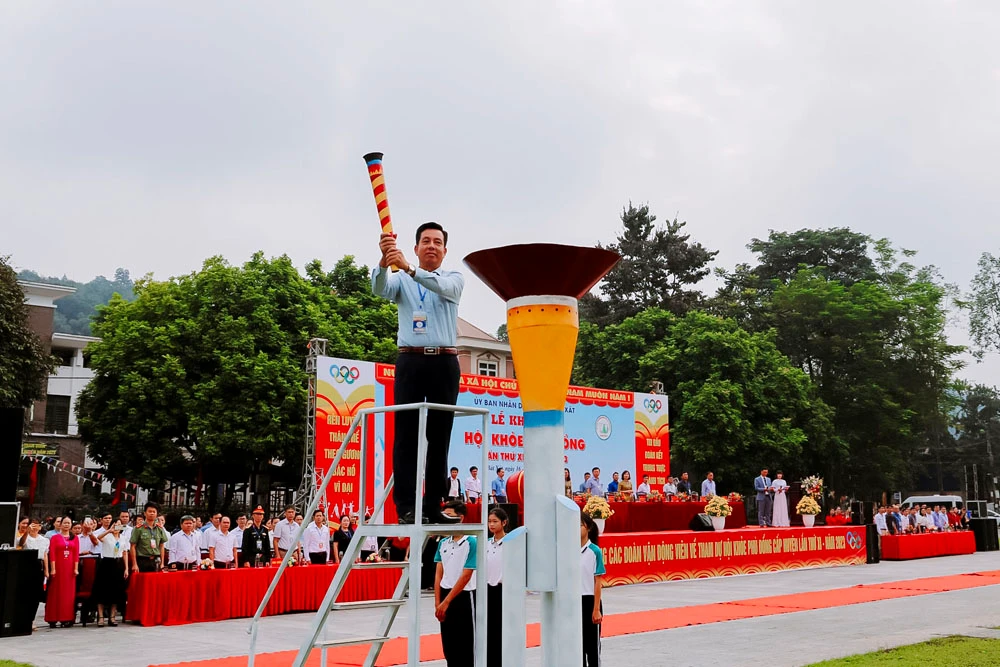 Châm lửa truyền thống.jpg