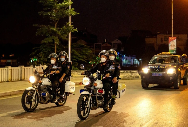 Cảnh sát cơ động tuần tra đảm bảo an ninh, trật tự.jpg