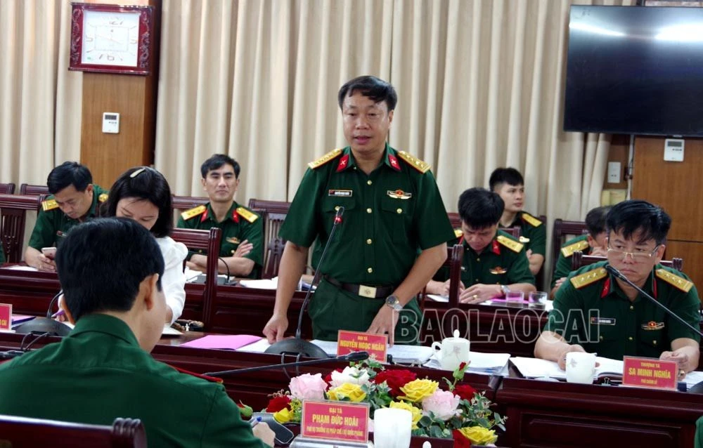 Thu truong Bo CHQS tinh phat bieu tai buoi khao sat.JPG